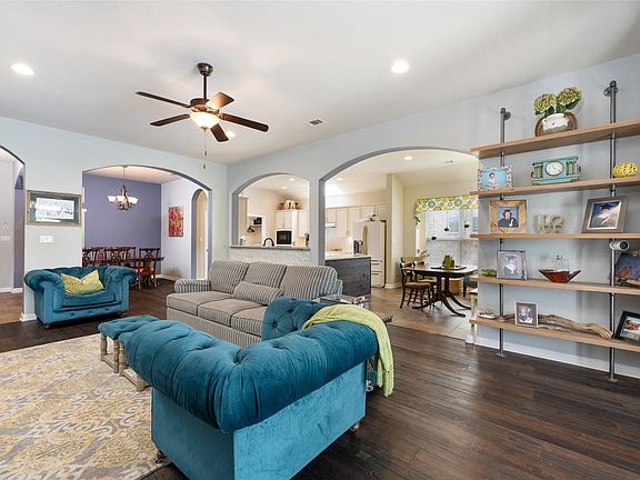 5th image of 109 Lombardia Dr