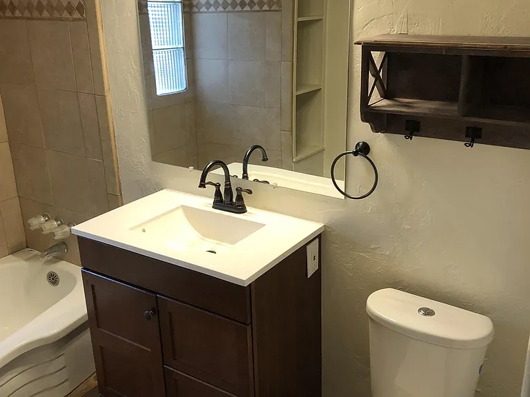 1419 E Hedrick Dr — Photo 14