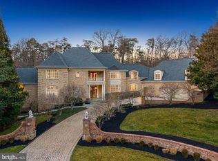 2400 Oakmont Ct, Oakton, VA 22124