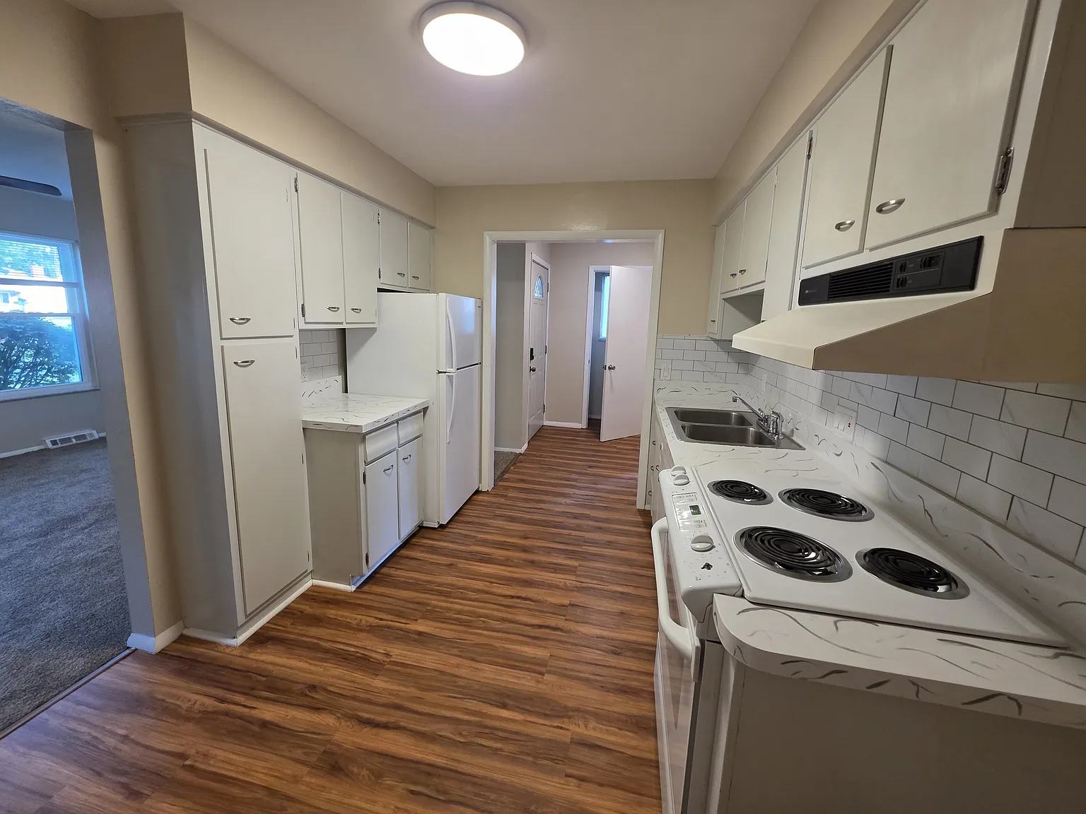 3 bed, 1027 sqft, $1,400 — Photo 4