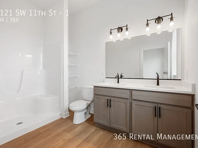 1121 SW 11th St #1 — Photo 25