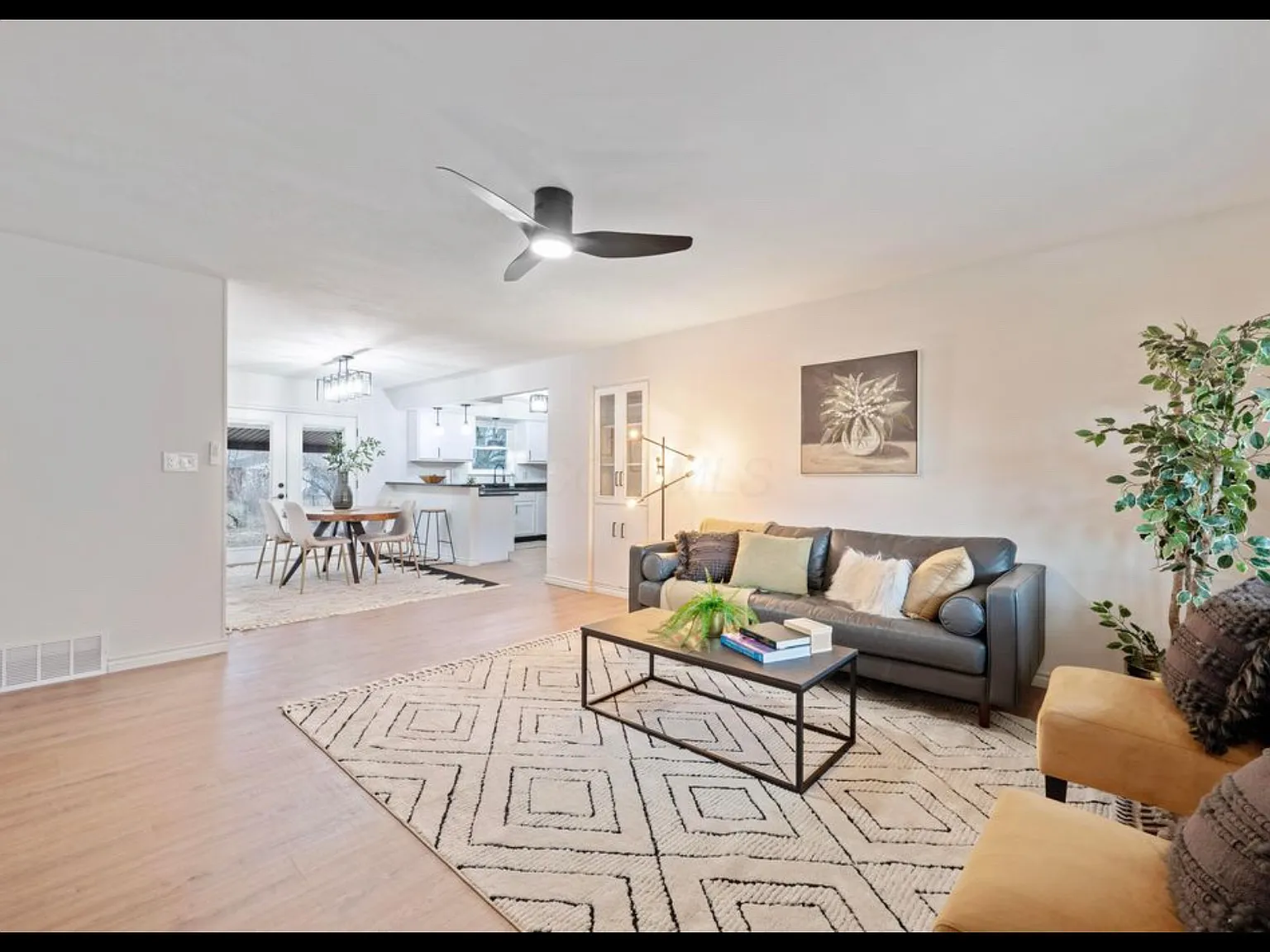 3 bed, 1908 sqft, $2,300 — Photo 4