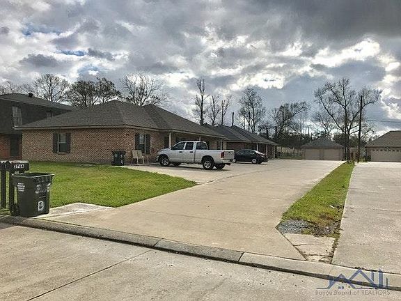 3rd image of 376 A&b 378a& Monarch Dr
