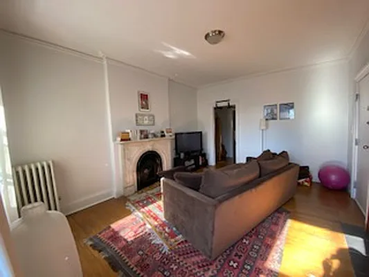 Rented by R New York | media 7