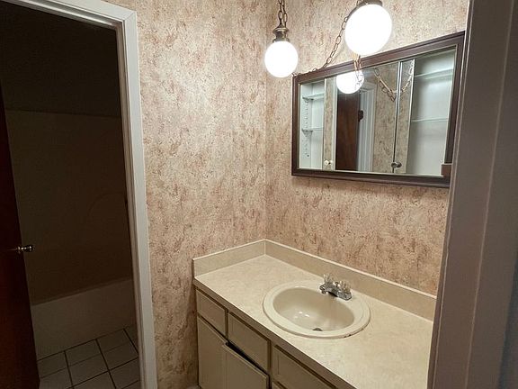 2nd image of 605 Virginia Oak Ct