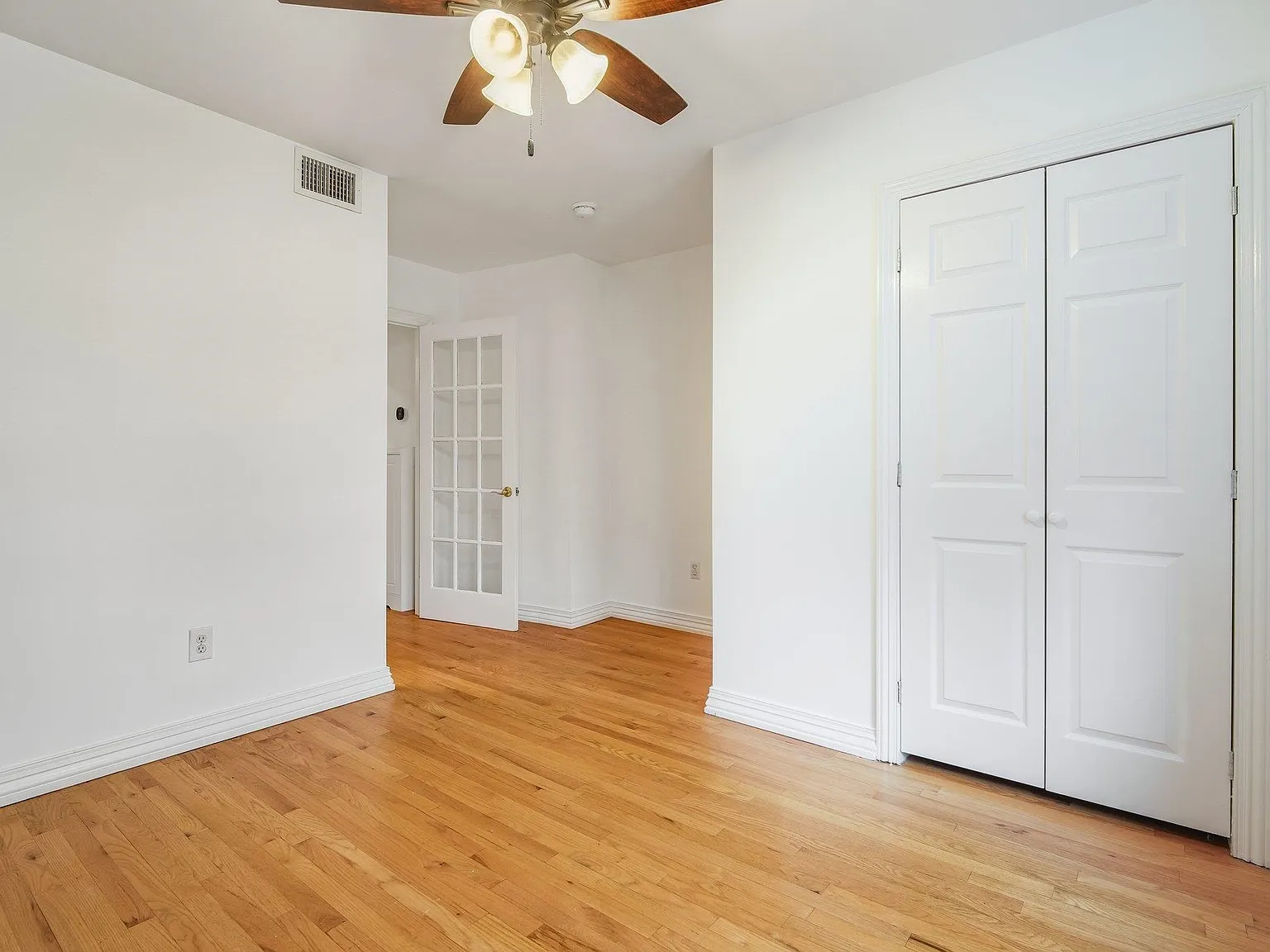 2 bed, 2.0 bath, 705 sqft, $4,200 — Photo 4
