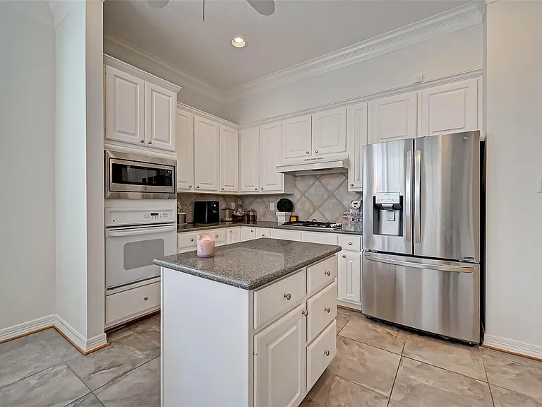 5917 Dolores St #D — Photo 13