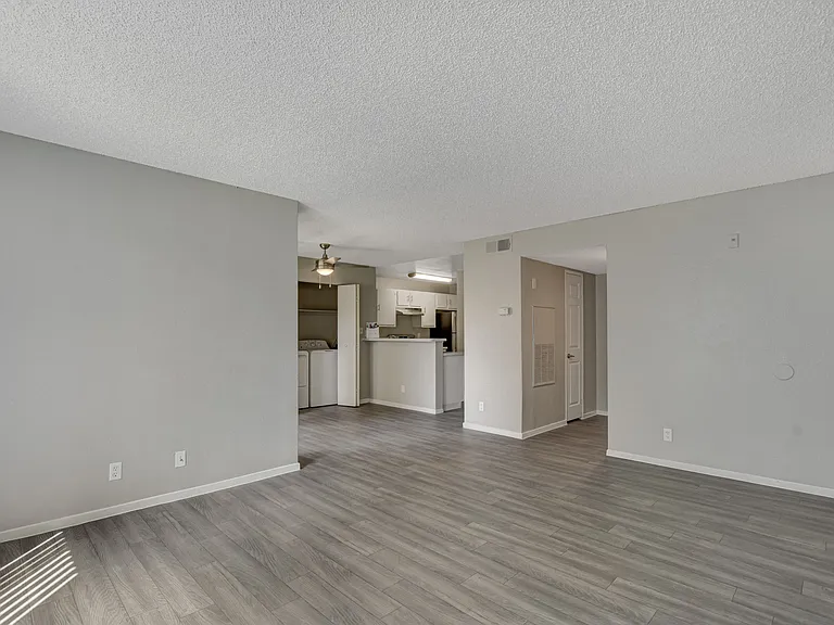 Citrus Apartments — Photo 18