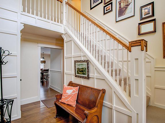 4th image of 225 Oakshire Ct NE