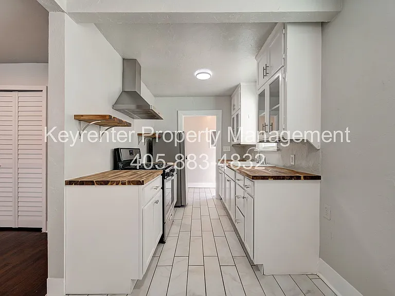 N Gatewood Ave Duplex — Photo 49