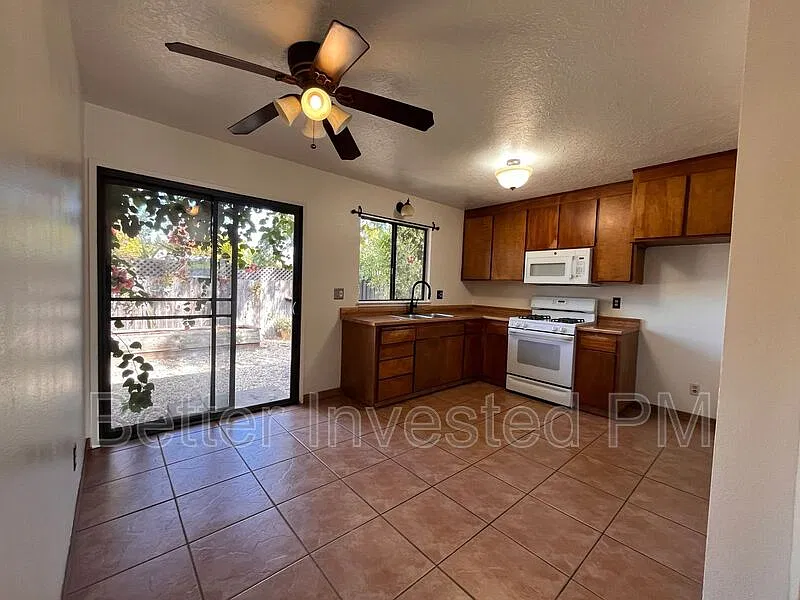 2 bed, 1.0 bath, $2,600 — Photo 2