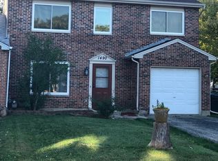 1490 Walnut Cir, Carol Stream, IL 60188