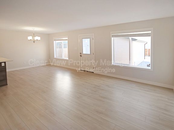 3rd image of 338 Skeena Cres W