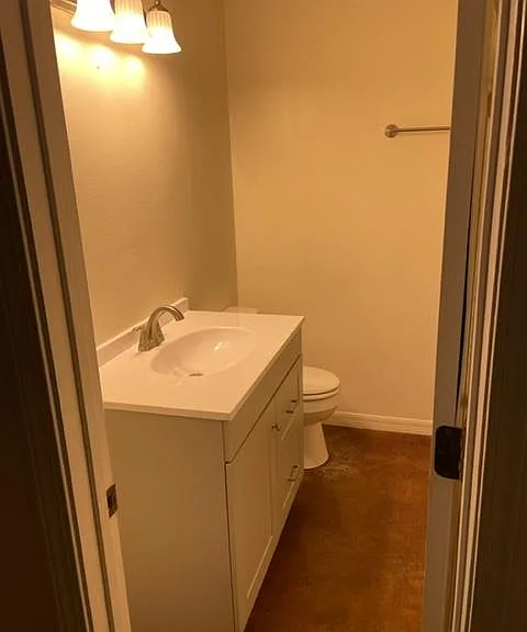 211 Gloria St — Photo 8