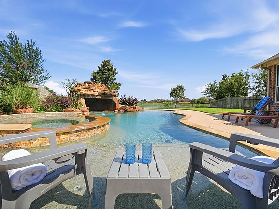 2nd image of 1433 Hicks Field Ln