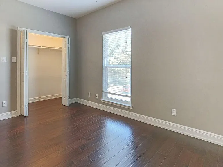 1307 Kinney Ave #122 — Photo 9