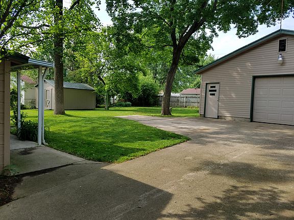 Nice sized partially fenced back yard.