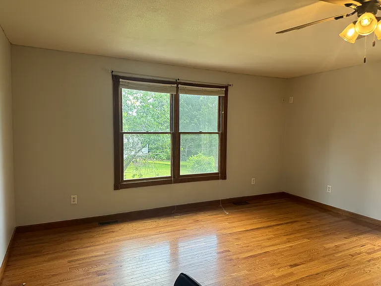 13916 Radford Ln — Photo 9