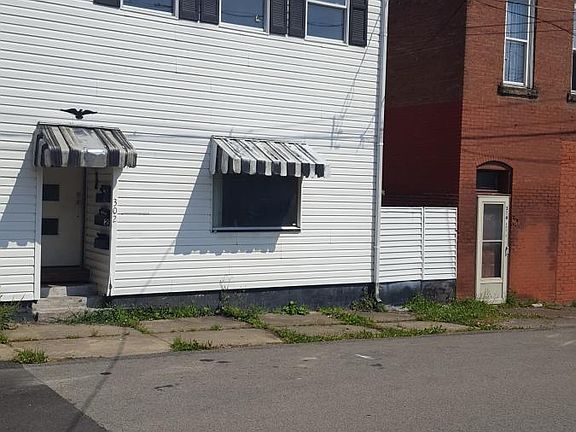 2nd image of 302 Columbia St APT 1