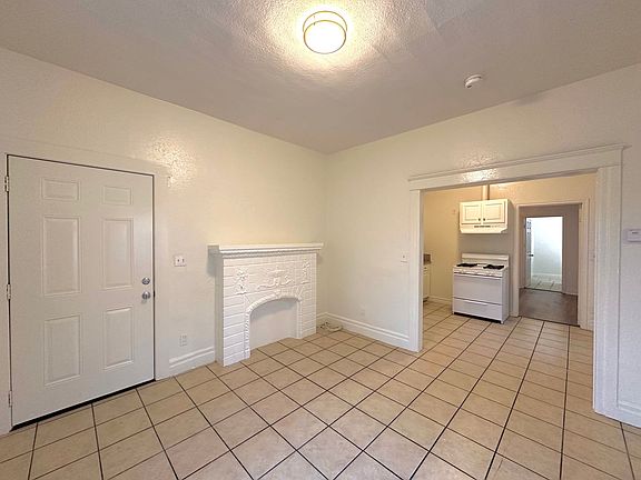 3rd image of 930 W 62nd St #932