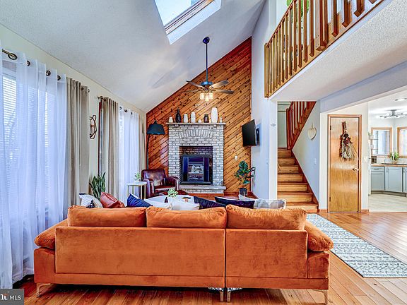 2nd image of 4623 Burnside Dr