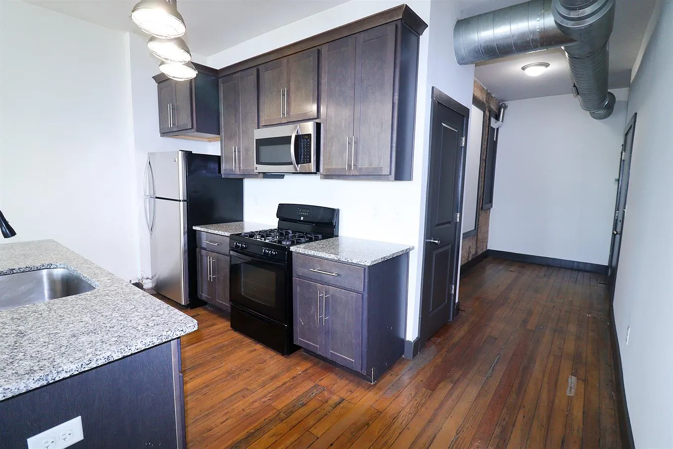 2611 Vine St — Photo 3