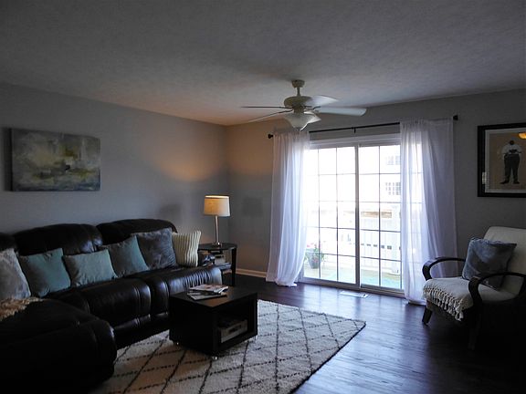 4th image of 5562 Rainbow Falls St