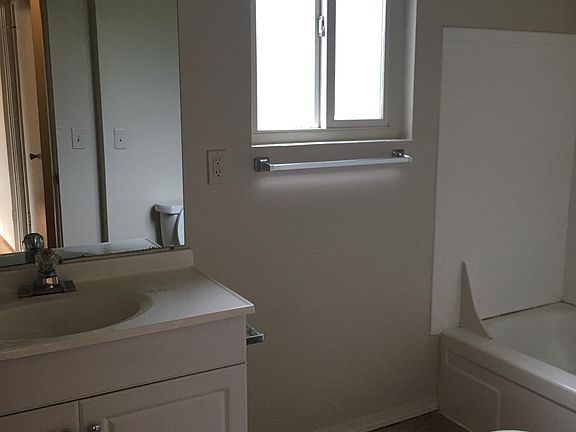 3rd image of 3916 S Pearl St #B33