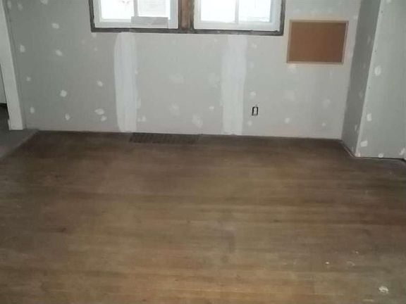 5th image of 2635 Blanchard Ave