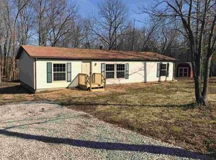 3048 E Falling Creek Rd, Pekin, IN 47165