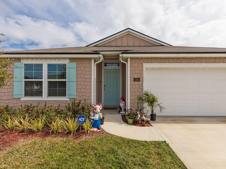 35 Albacete Rd — Photo 1