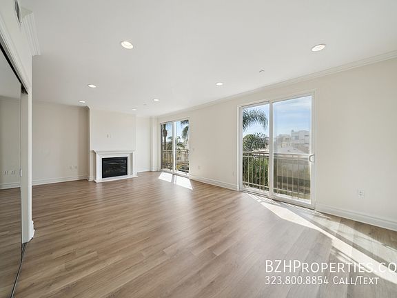 3rd image of 1050 1/2 S Holt Ave #305