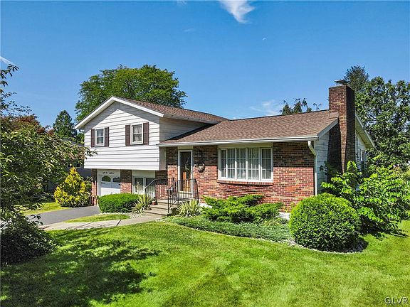 5th image of 3581 Stephen Crane Ln