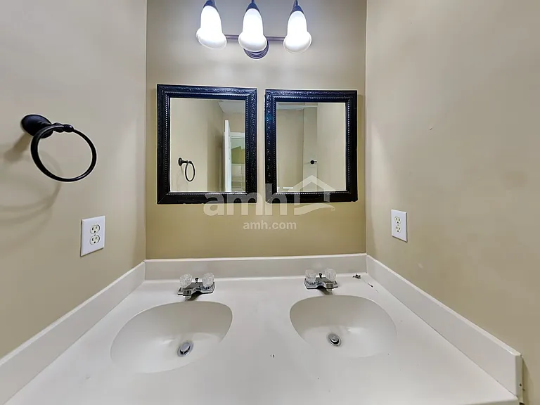 2315 Hayward Ln — Photo 11
