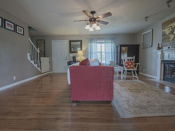 4th image of 2056 Cambridge Ct