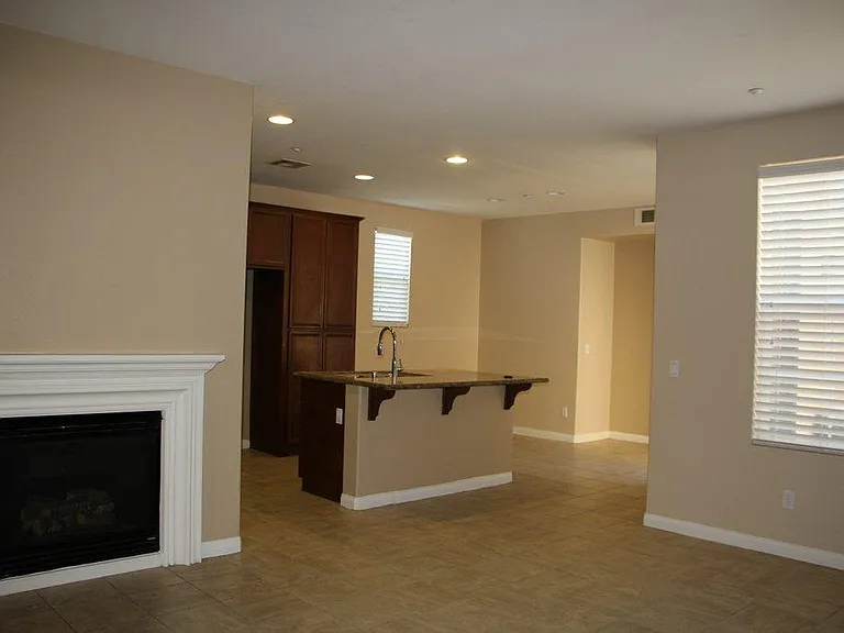 15861 Topiary Ln — Photo 2