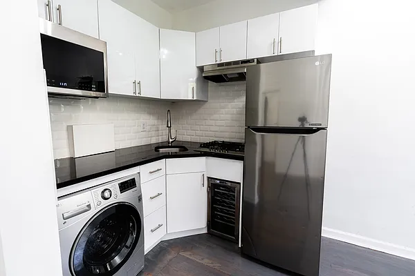 Rented by Avenues Real Estate | media 10