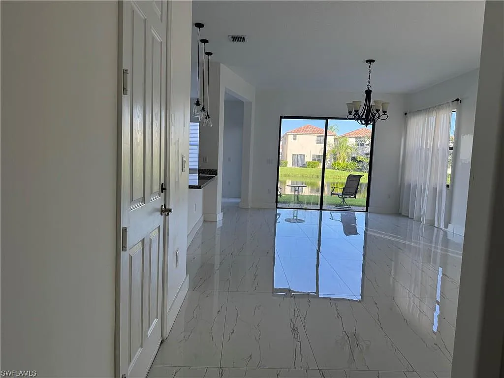 3 bed, 2.5 bath, 1837 sqft, $2,100 — Photo 4