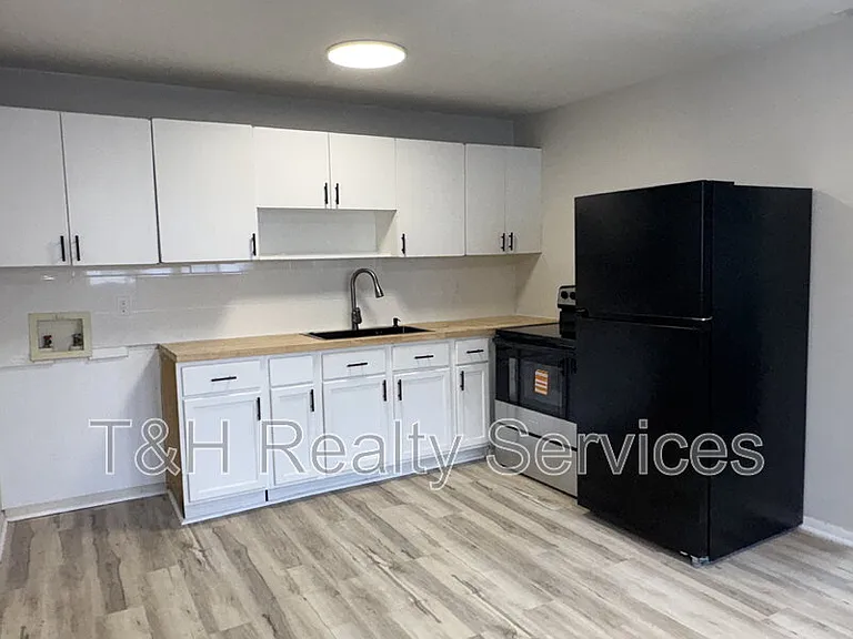 2714 Dawson St — Photo 6