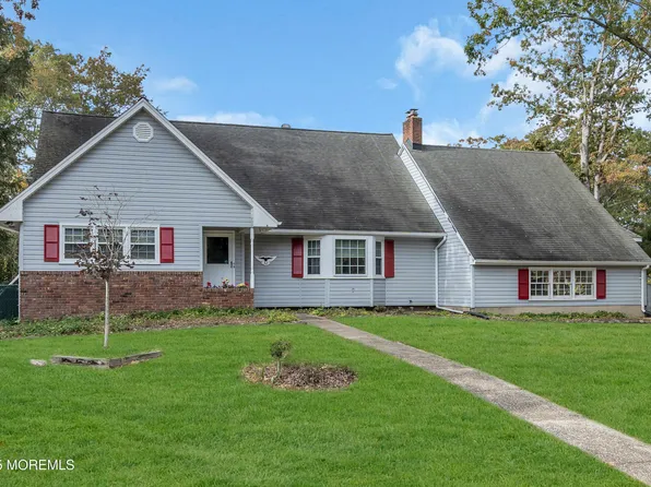 32 Camelot Drive, Toms River, NJ 08755