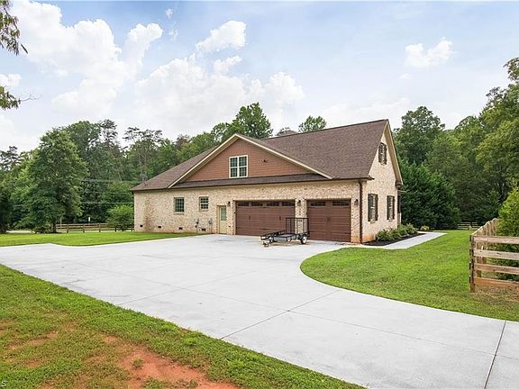 2nd image of 303 Fox Tail Ct