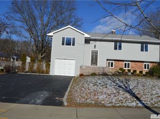 119 Plymouth Blvd, Smithtown, NY 11787