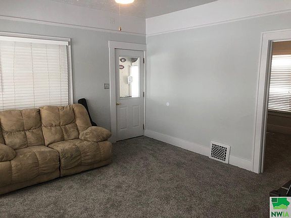 2nd image of 321 W 9th St