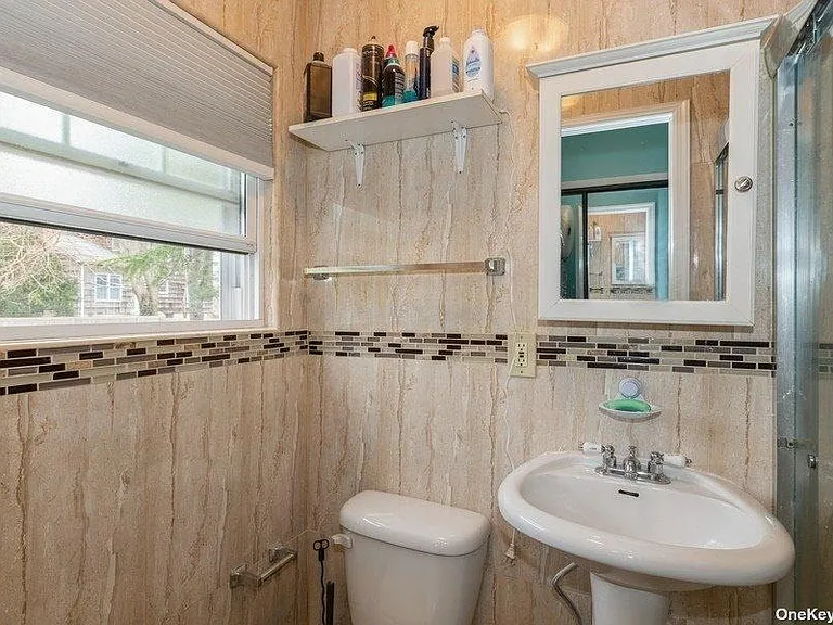 217 Bellerose Ave — Photo 9