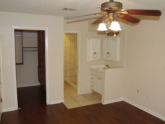 Master Bedroom /Closet