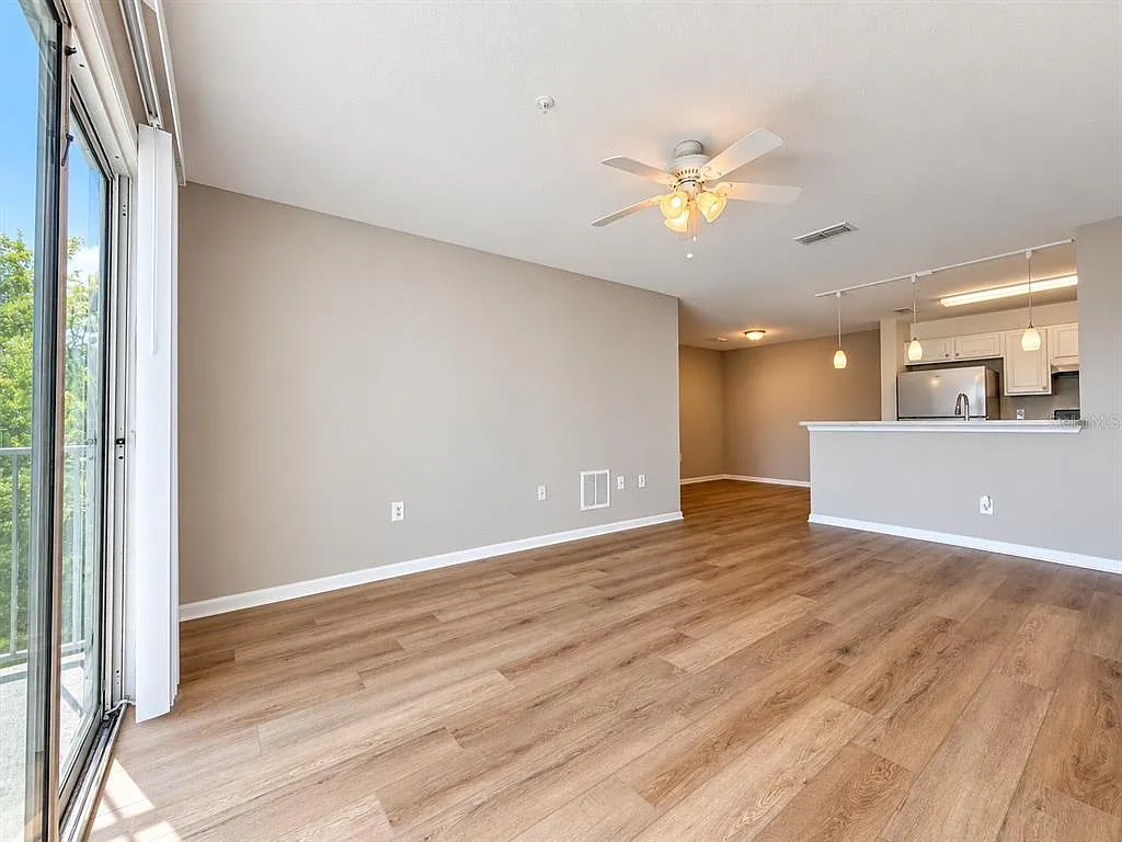 3 bed, 2.0 bath, 1231 sqft, $1,950 — Photo 4