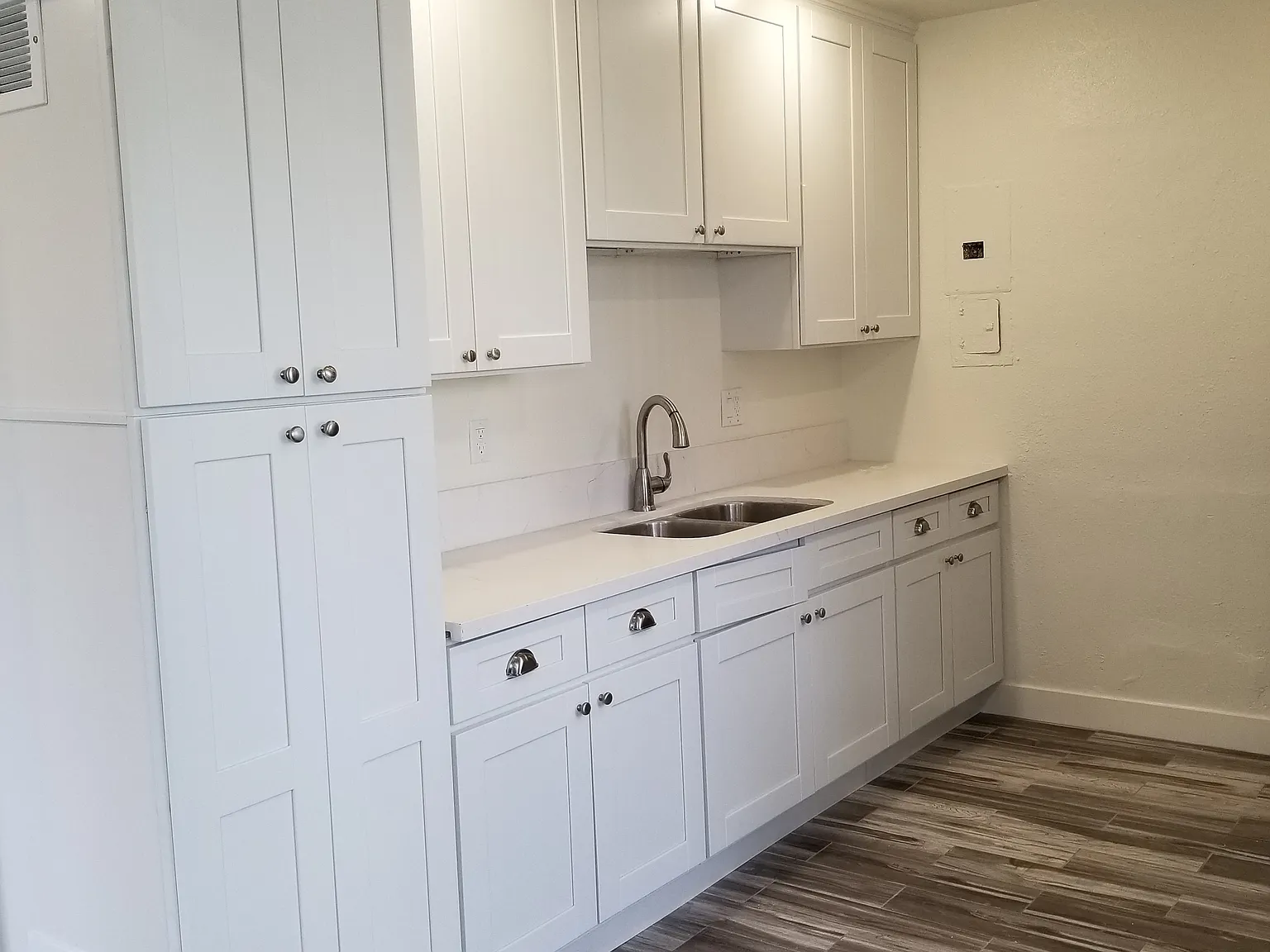 2 bed, 650 sqft, $2,200 — Photo 4