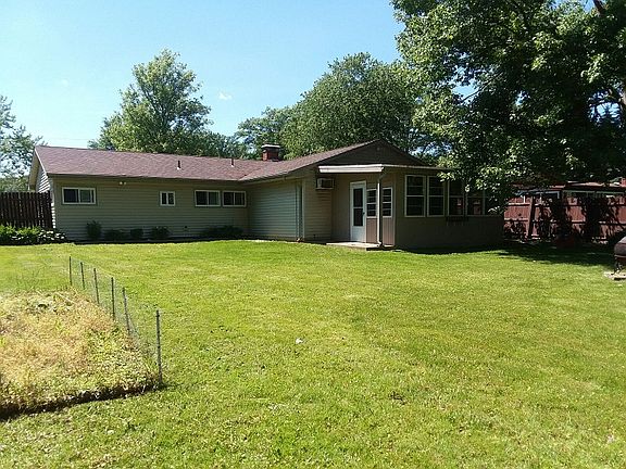 2nd image of 2419 Amberly St