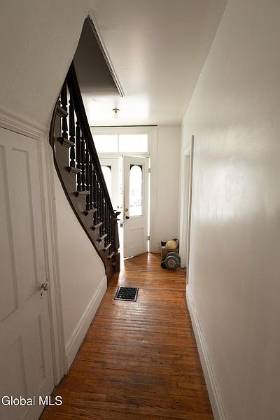 4th image of 10 Lansing Avenue