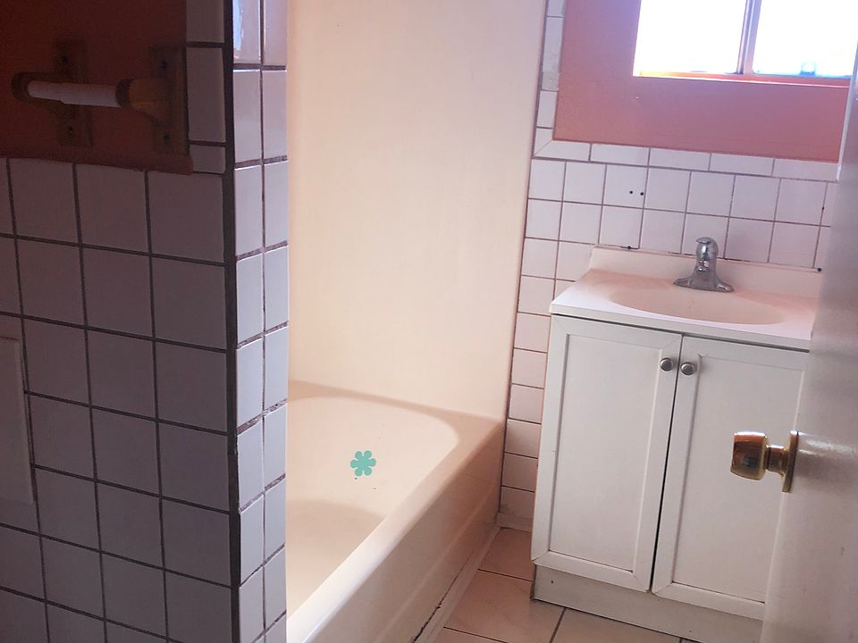 2nd image of 1019 S Downey Rd #1/2